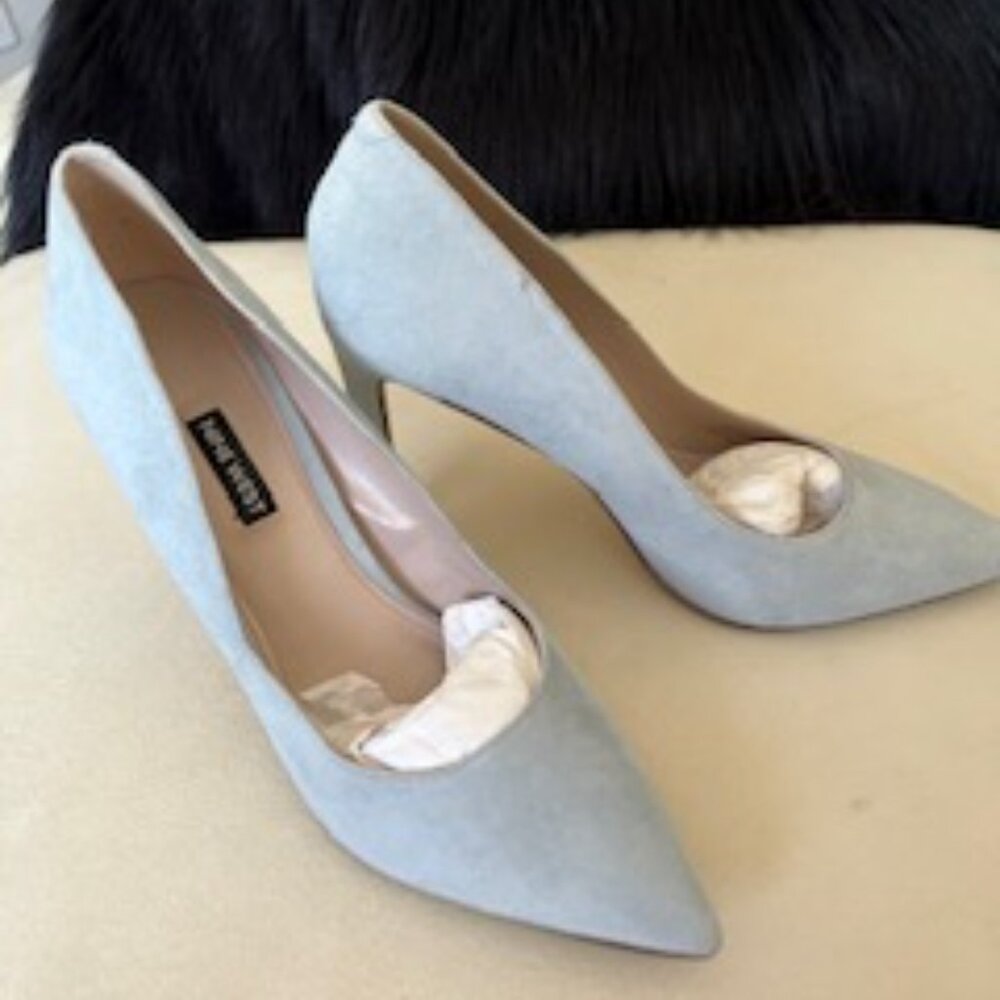 Nine West Tatiana Pointy Toe Pumps in baby blue suede, size 10M